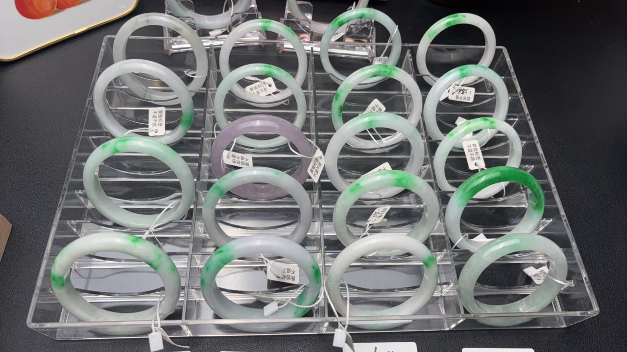 翡翠手镯多样性发货（勿私拍）