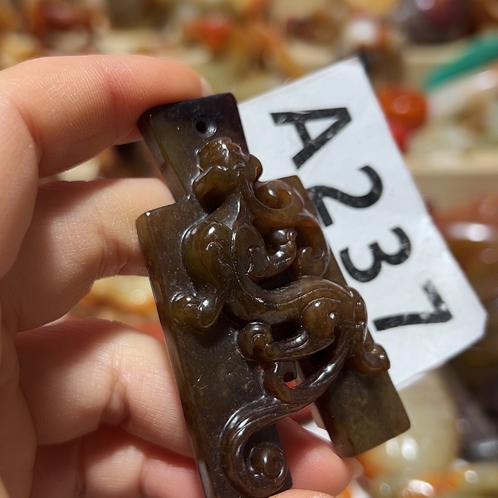 和田玉未镶嵌颈饰