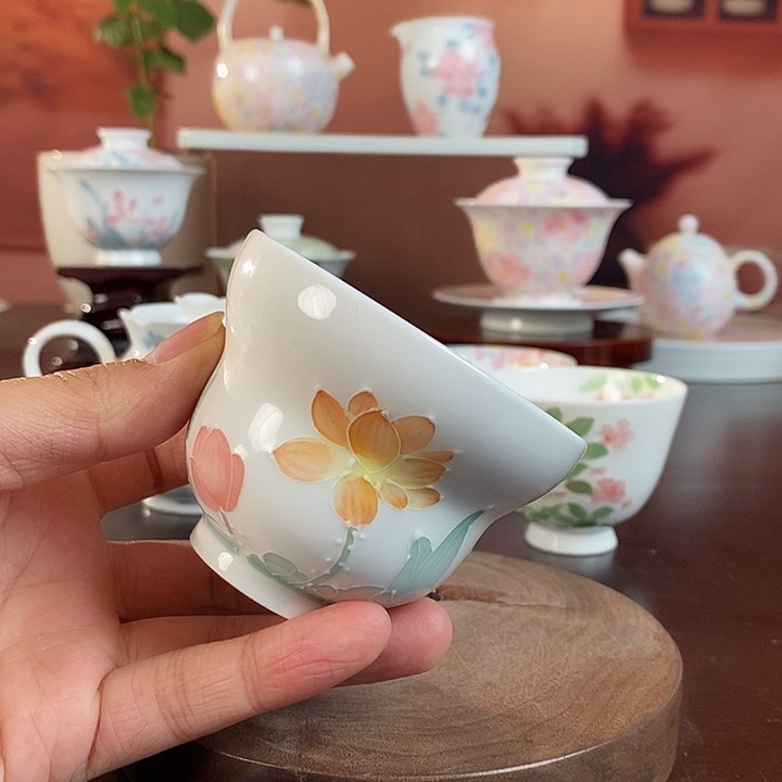 荷韵品茗杯手绘釉下高温