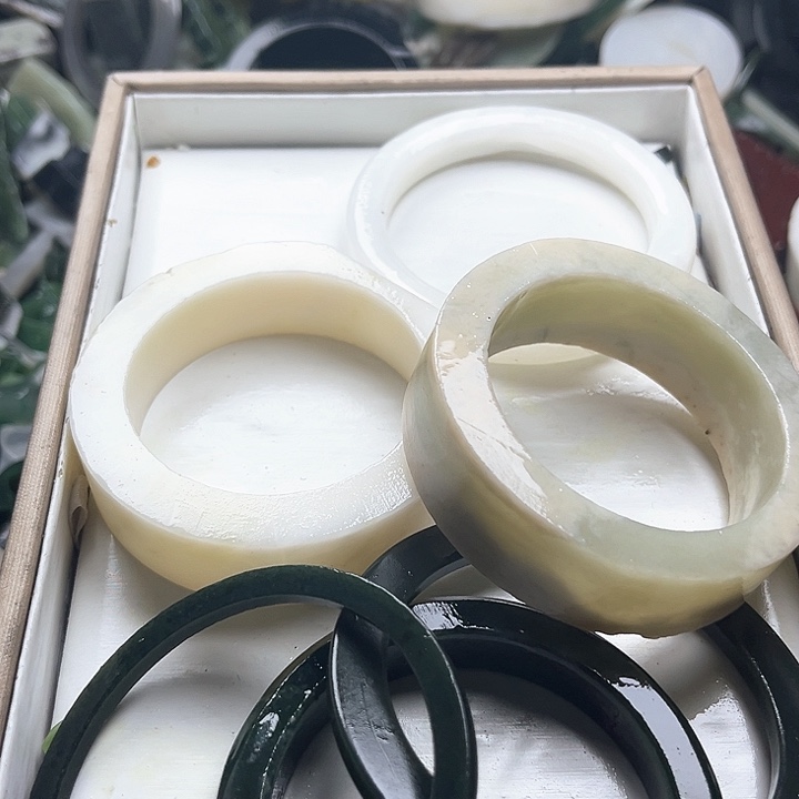 和田玉（糖玉）和田玉边角料9K金镶嵌桥****车