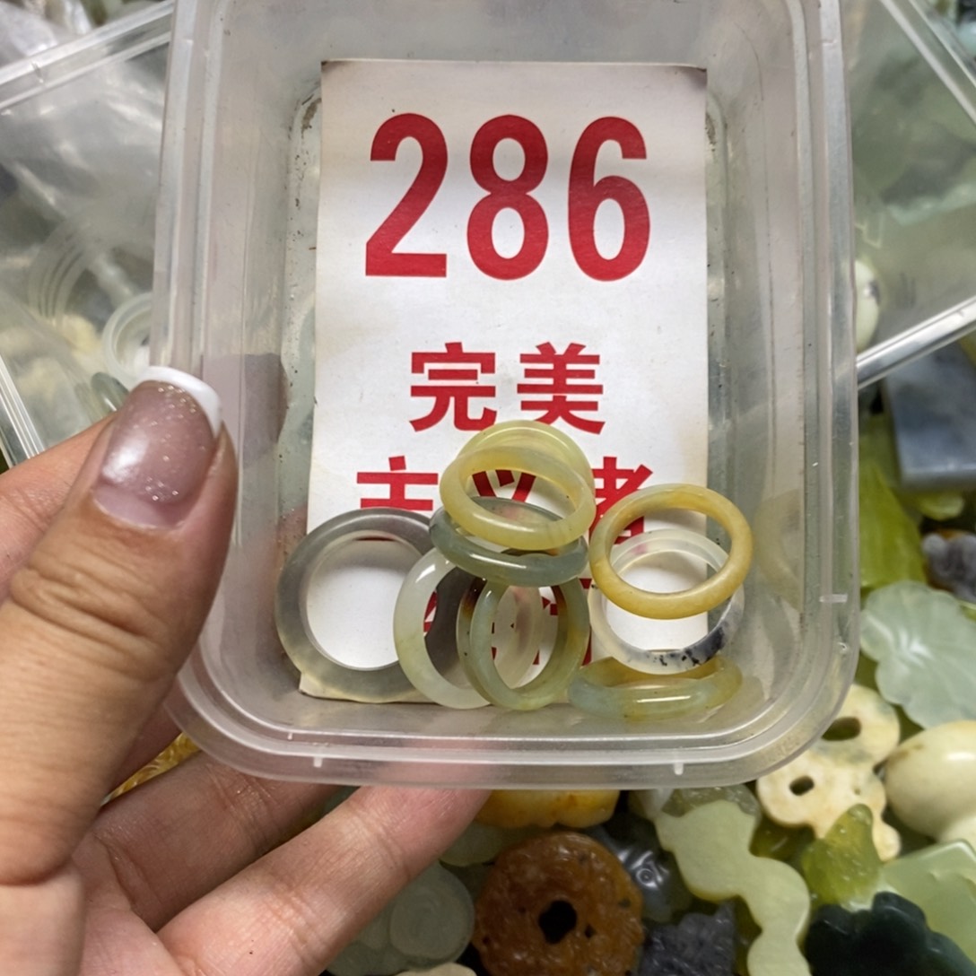 蛇纹石玉挂坠未镶嵌