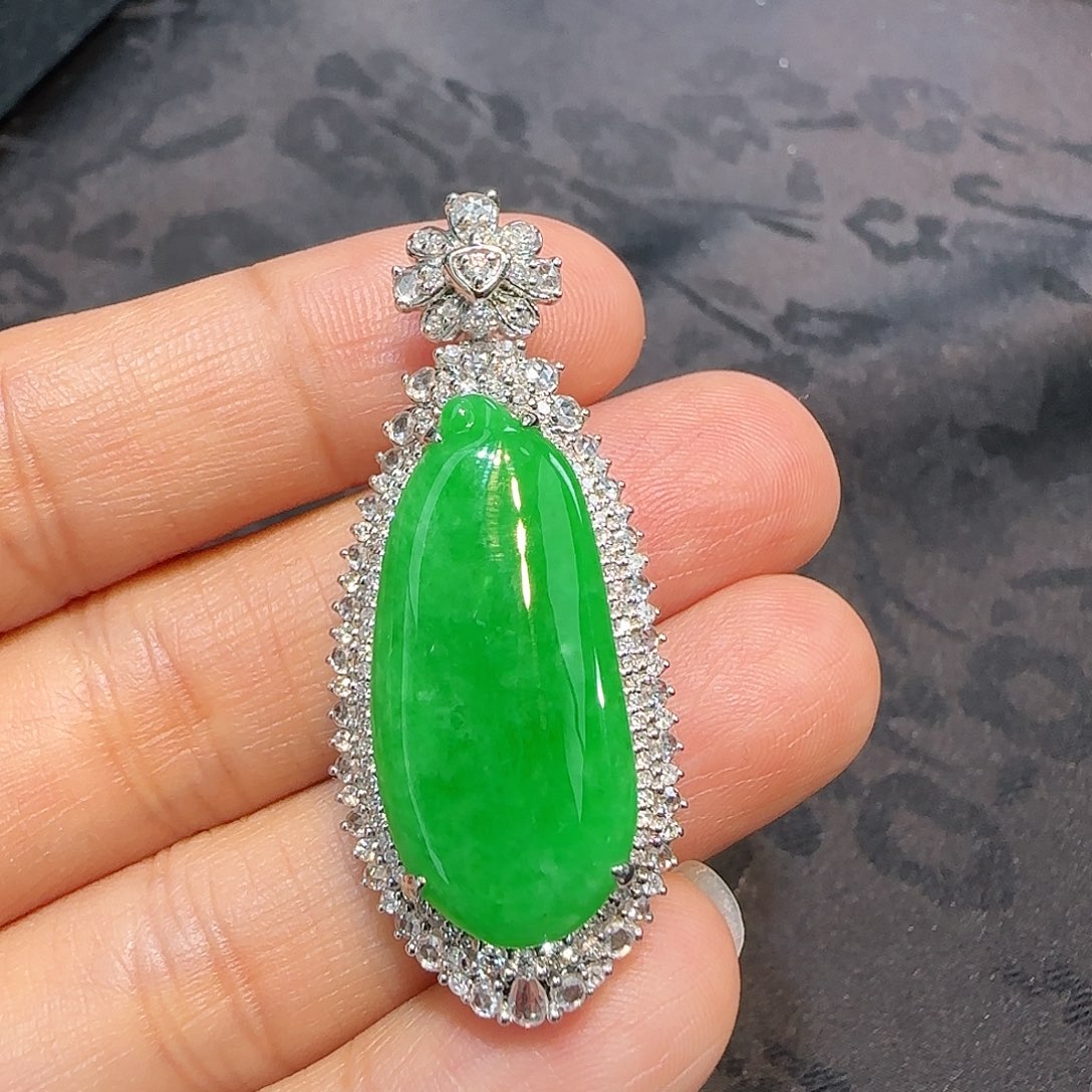 翡翠吊坠(不含链)18K金镶嵌