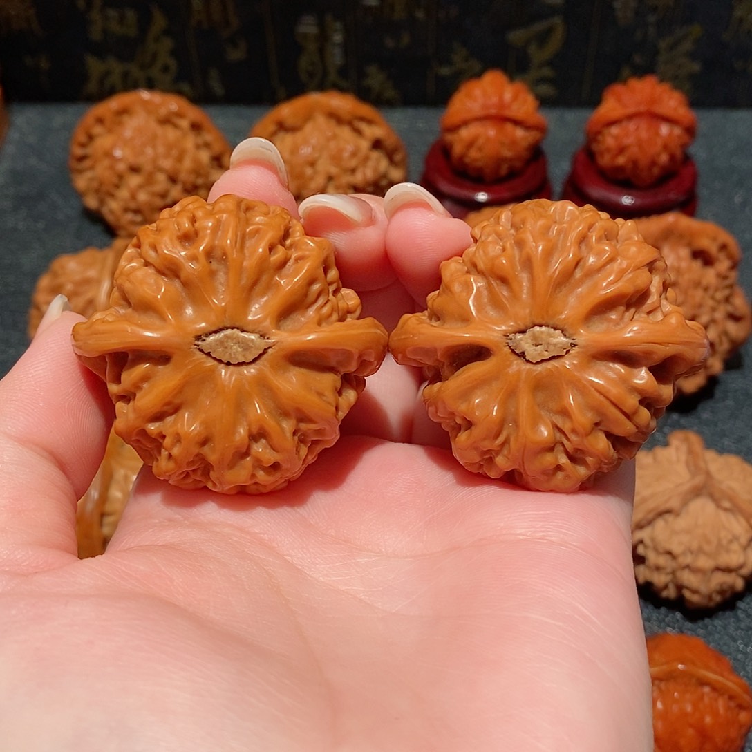 文玩核桃把件宫灯