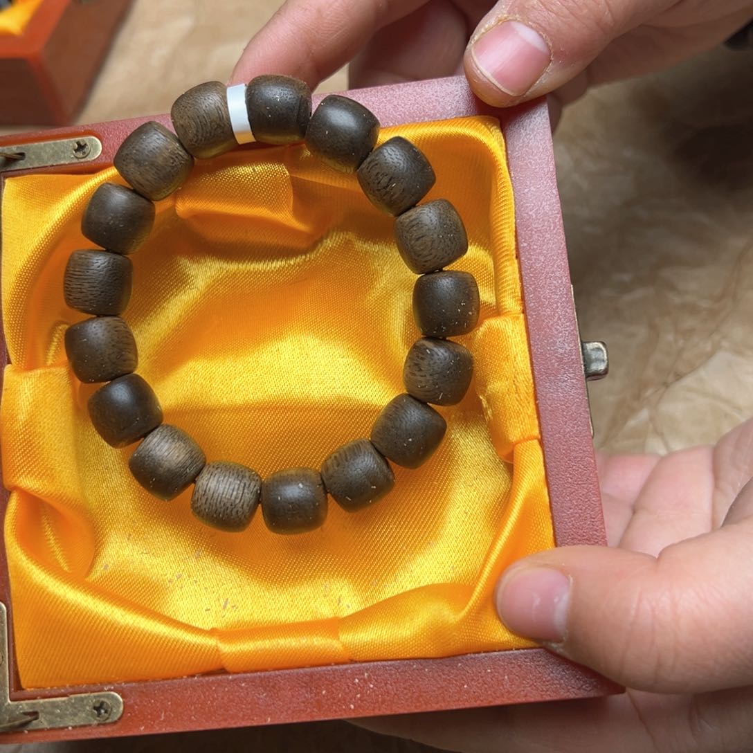 大叶紫檀（黑酸枝木类）