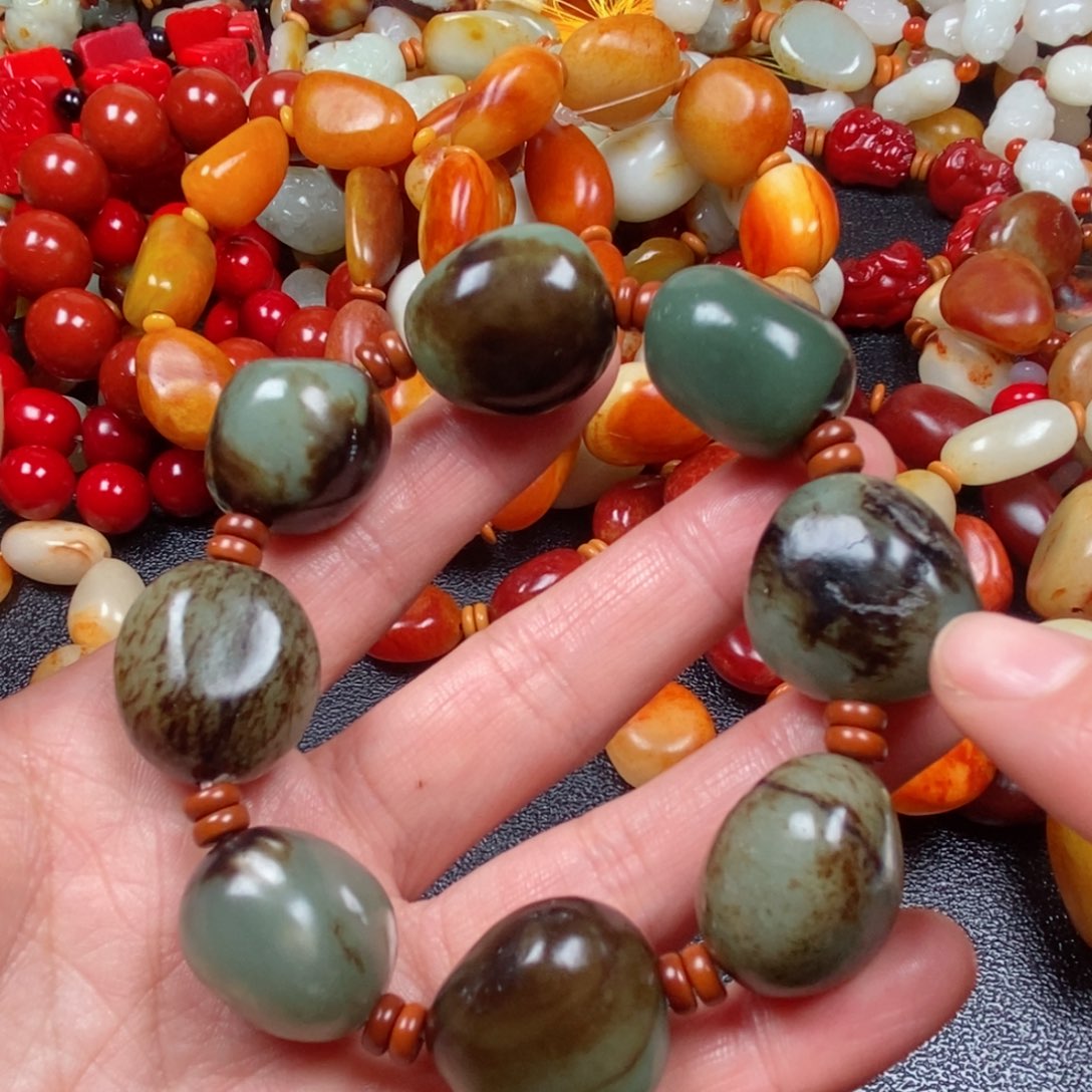 和田玉颈饰未镶嵌