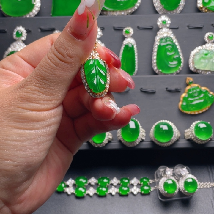 翡翠颈饰未镶嵌翡翠吊坠