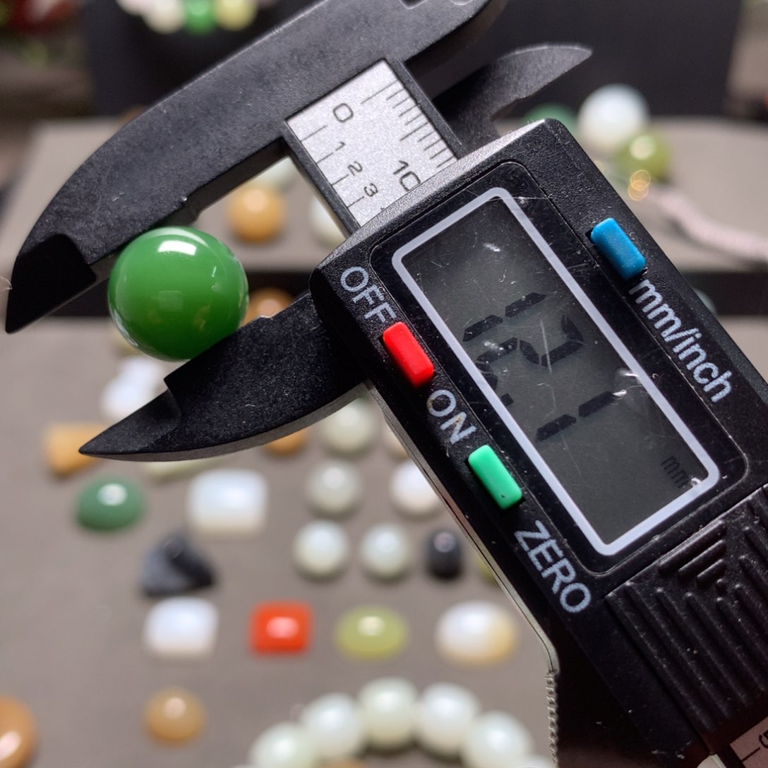 和田玉颈饰未镶嵌给****塞