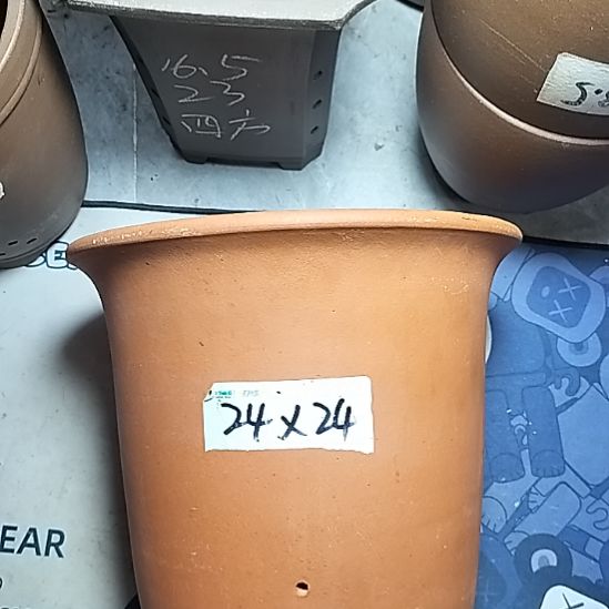 红泥特大金钟一个