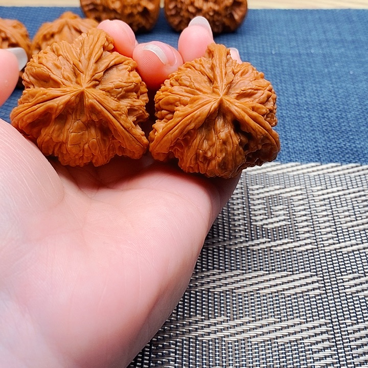 珍***切吊坠文玩核桃三棱
