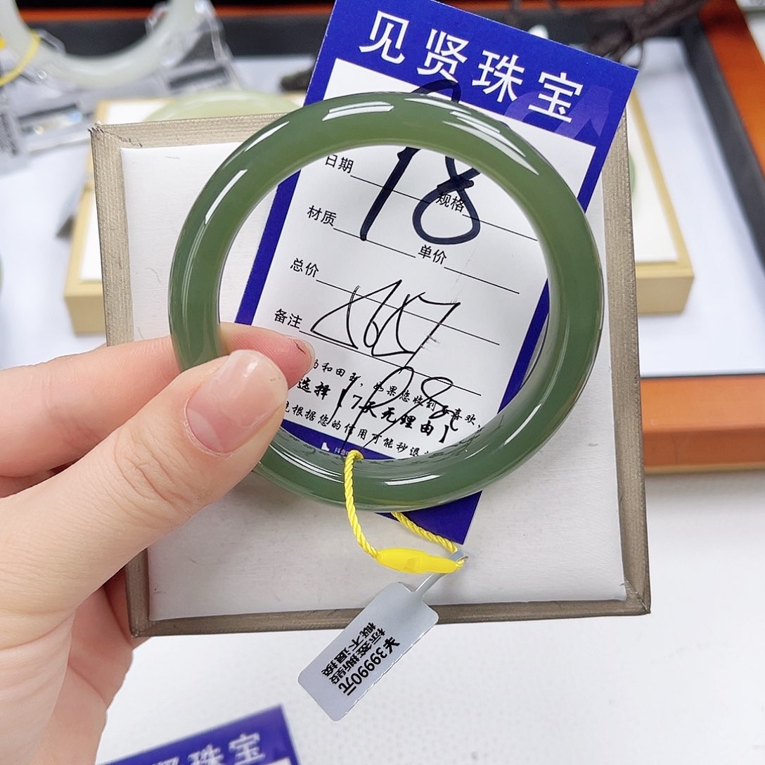 和田玉未镶嵌手镯