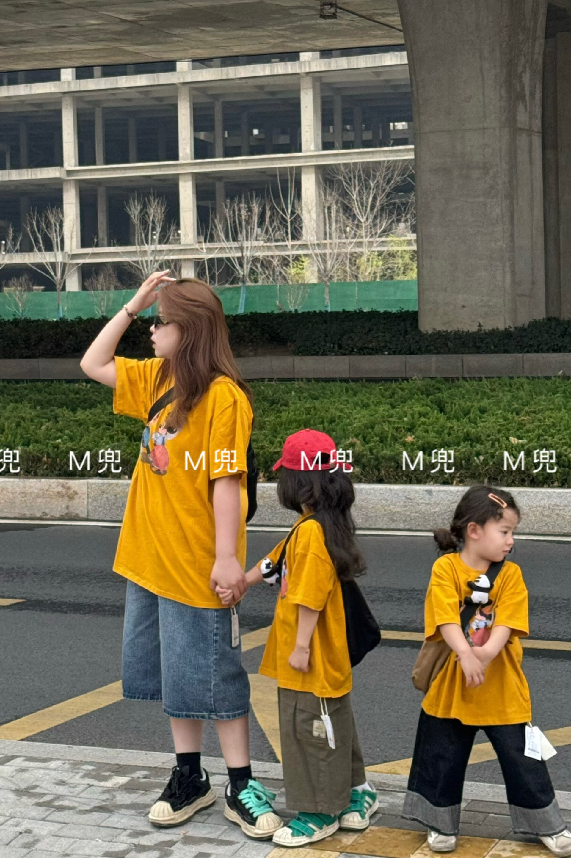 花呦25年夏季新款米奇黄色亲子款男女同款儿童短袖上衣