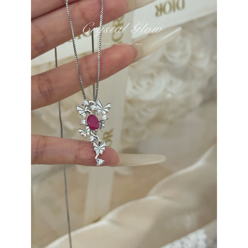 天然红石榴石蝴蝶吊坠项链女款轻奢小众设计感锁骨链颈链配饰