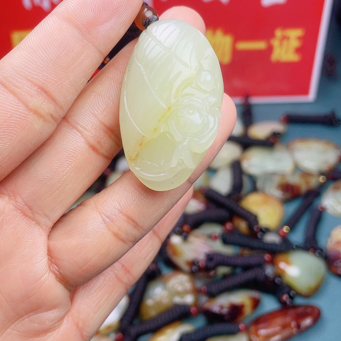 和田玉颈饰未镶嵌