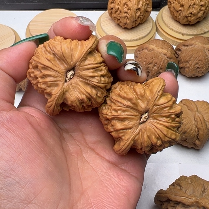 文玩核桃吊坠学**涯芳芳44血麒麟