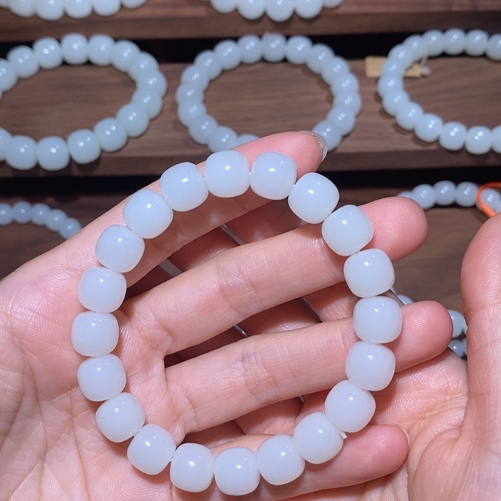 ****和田玉（青玉）未镶嵌手链