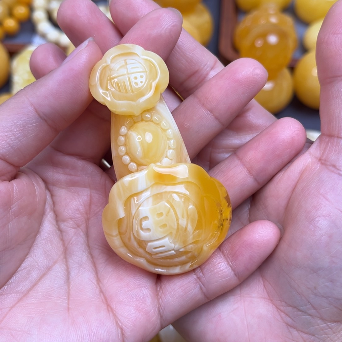 蜜蜡裸石未镶嵌称心如意