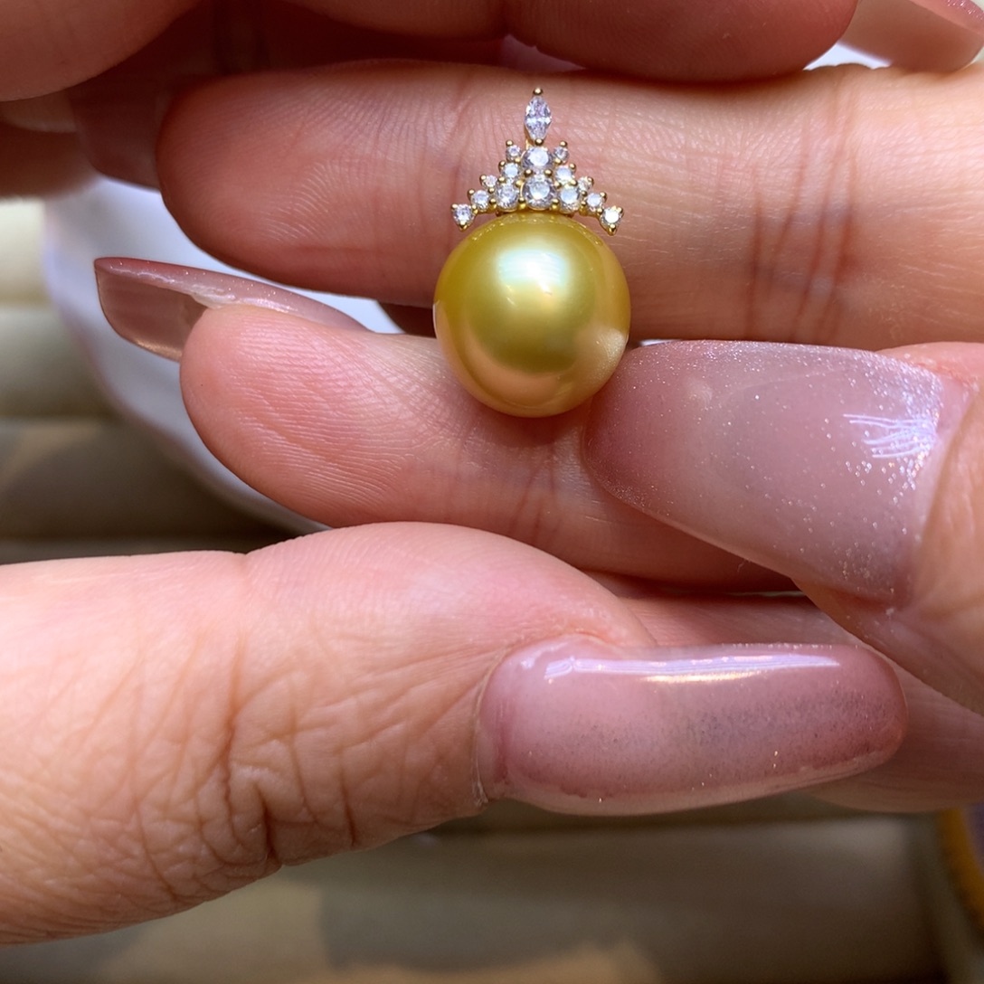 颈饰18K金镶嵌海水珍珠