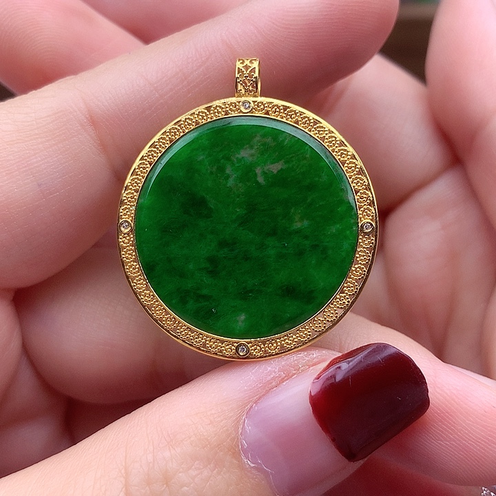 翡翠颈饰18K金镶嵌翡翠