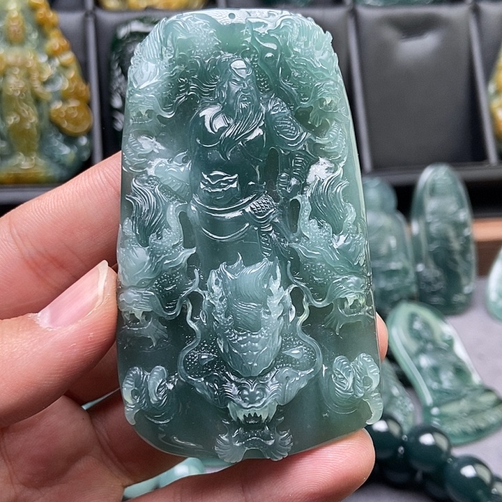 翡翠颈饰未镶嵌关二爷