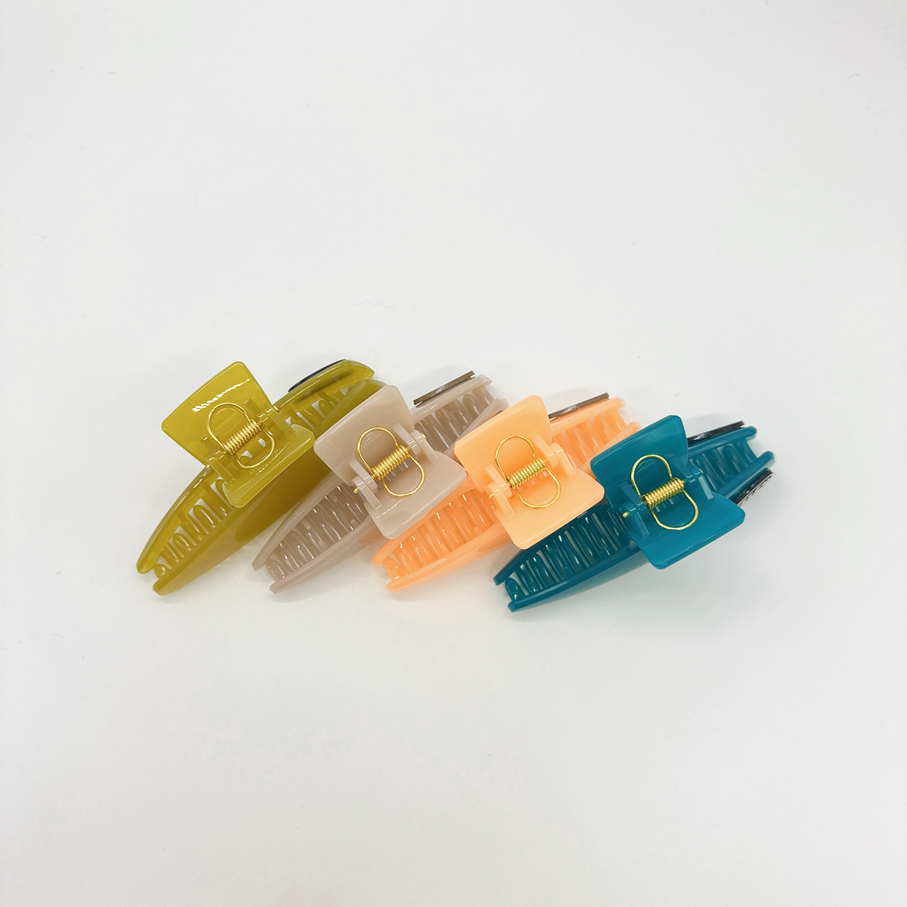 Mi33 方头不规则字母大号抓夹 Z18060Z111