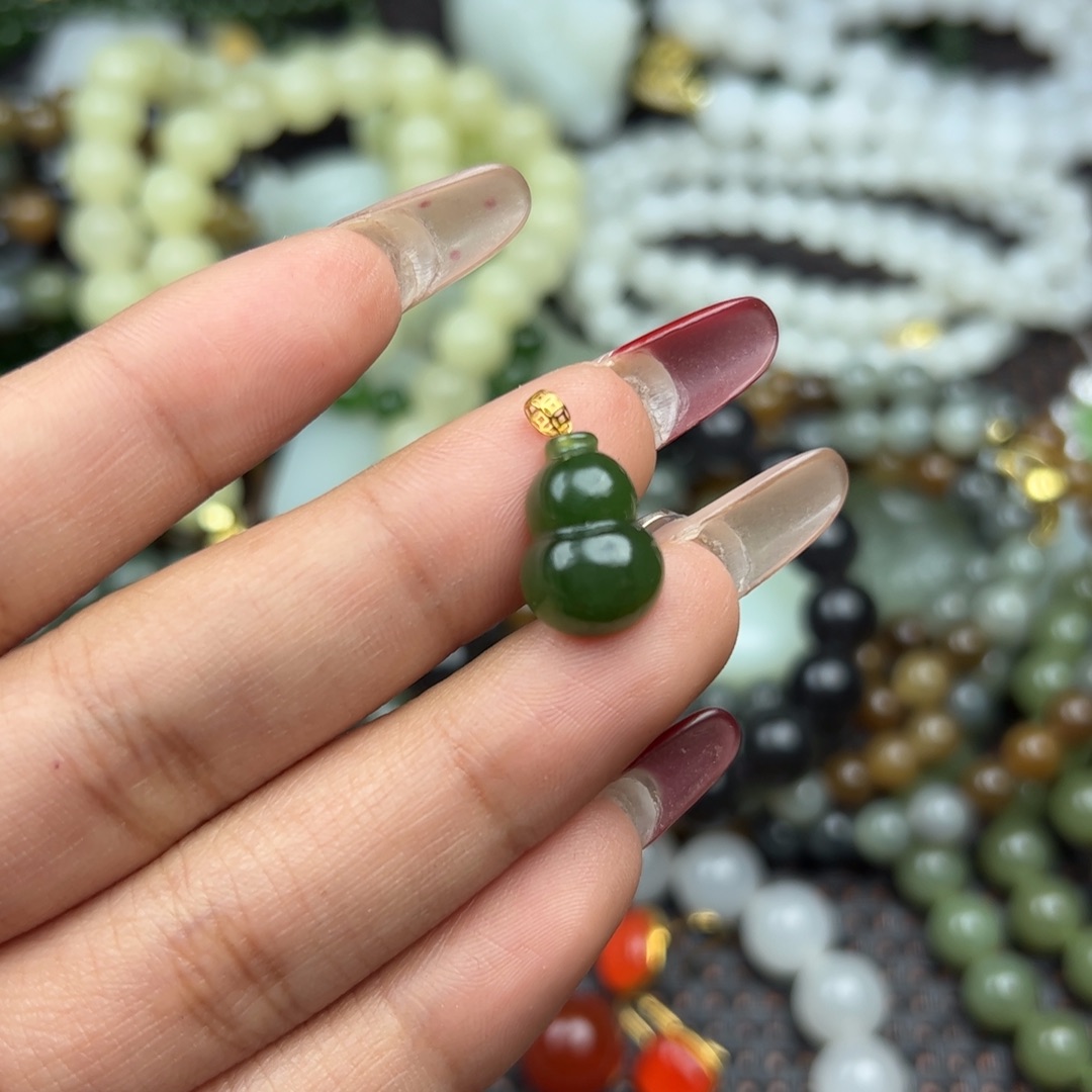 和田玉吊坠18K金镶嵌