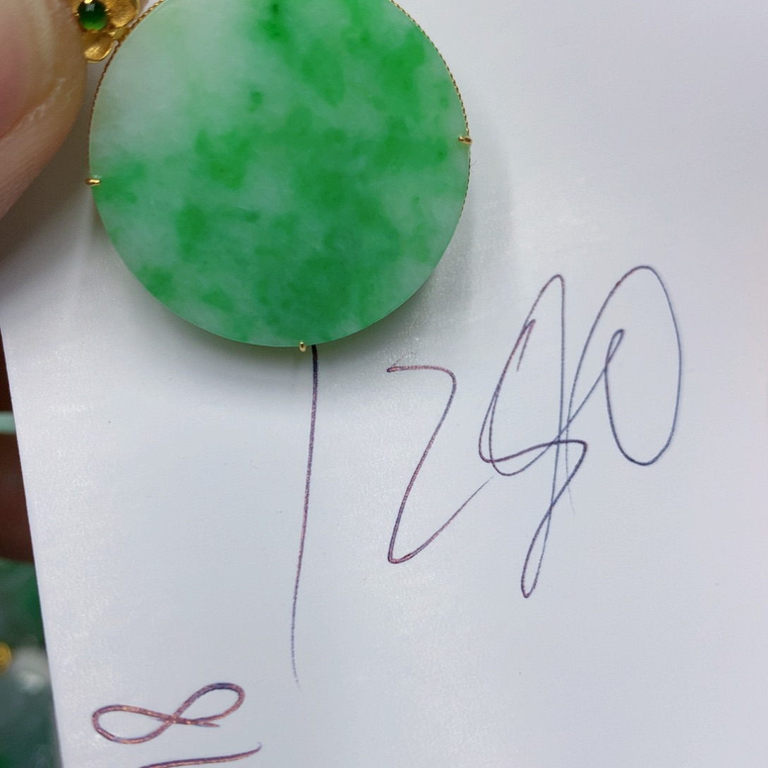 翡翠颈饰18K金镶嵌翡翠