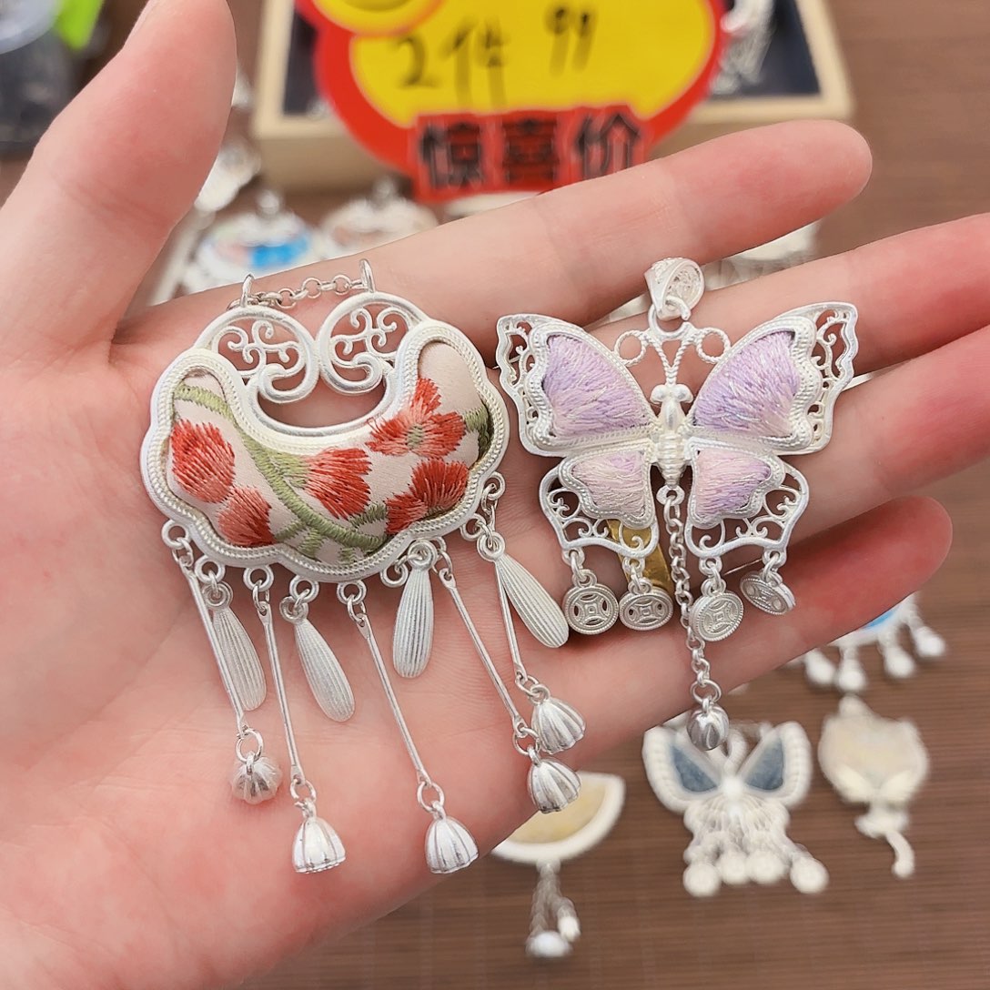 非金属布艺手工刺绣吊坠项链