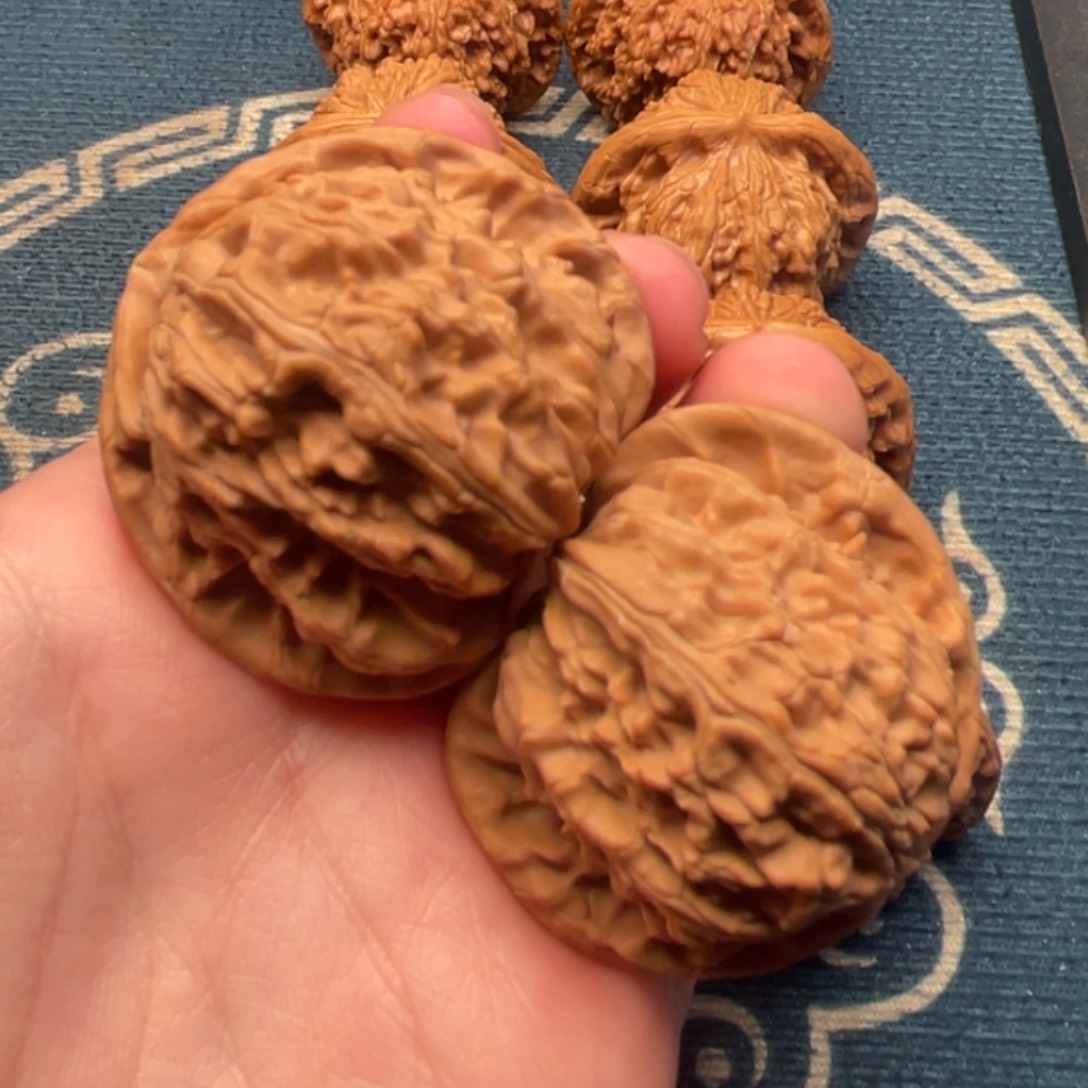 文玩核桃吊坠44白狮子