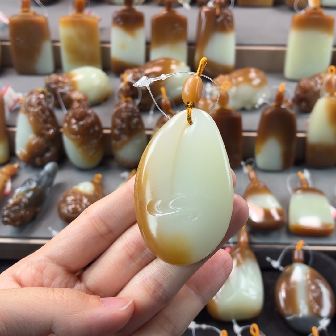 和田玉未镶嵌颈饰