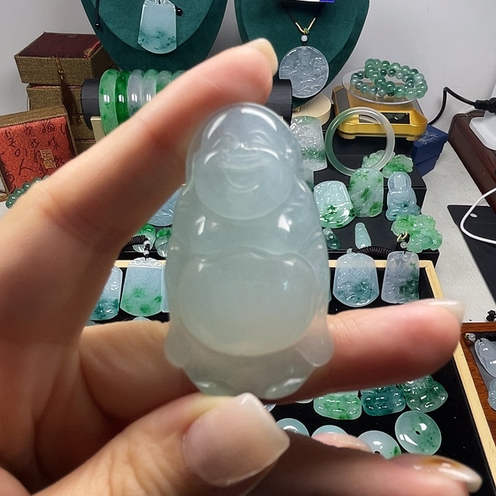 翡翠未镶嵌颈饰佛公