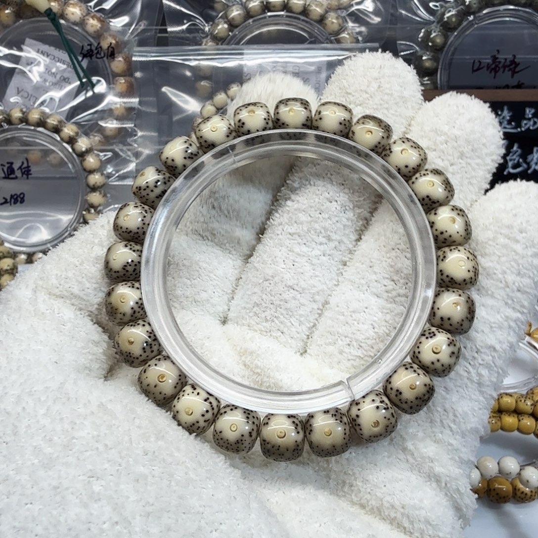 吊坠星月菩提9.4黄金瞳