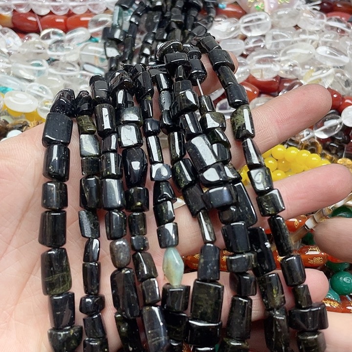 玛瑙/玉髓珠宝半成品未镶嵌一条绿碧玺