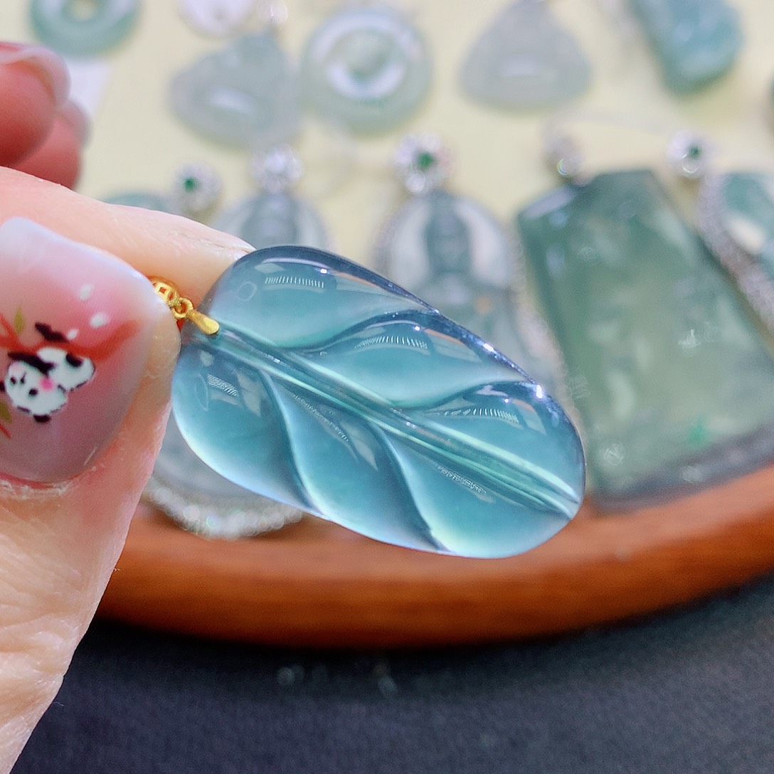 翡翠颈饰18K金镶嵌翡翠