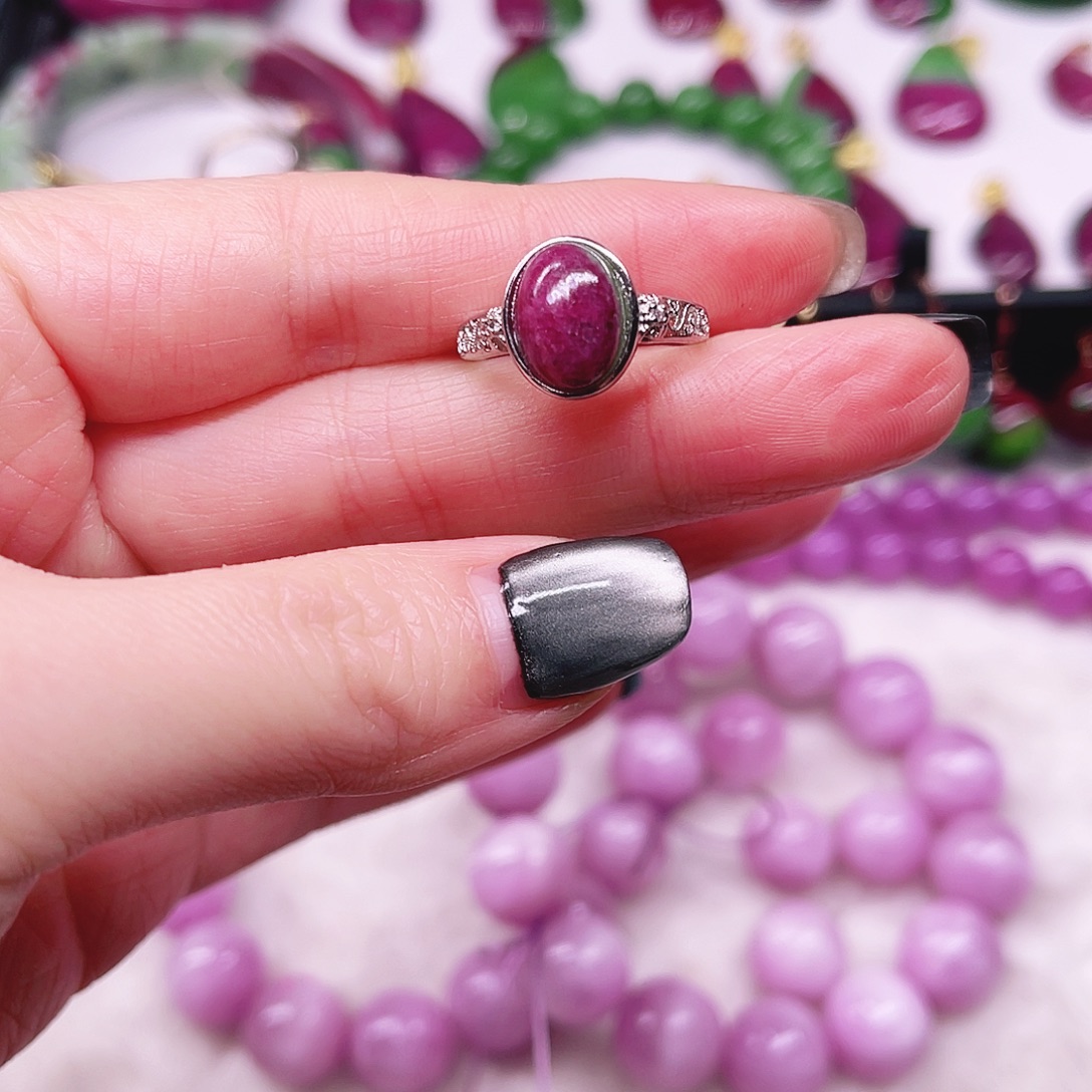 未镶嵌红宝石戒指