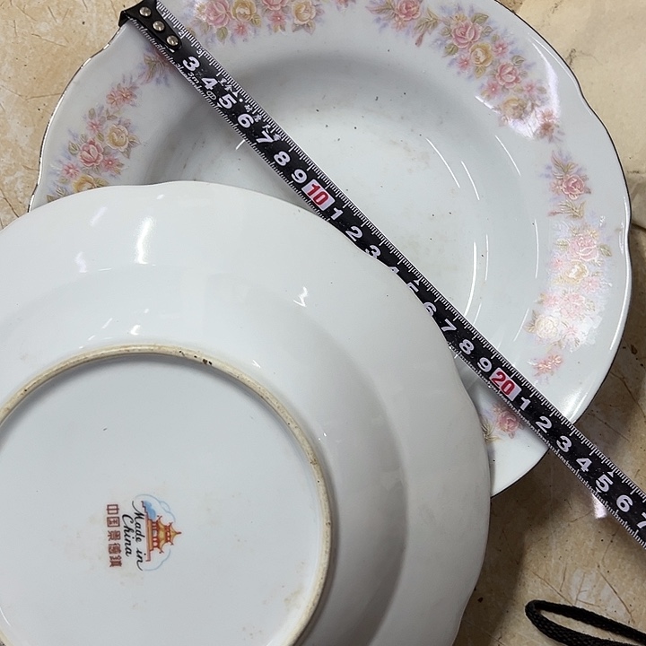 陶摆件2个22.5厘米花花盘子