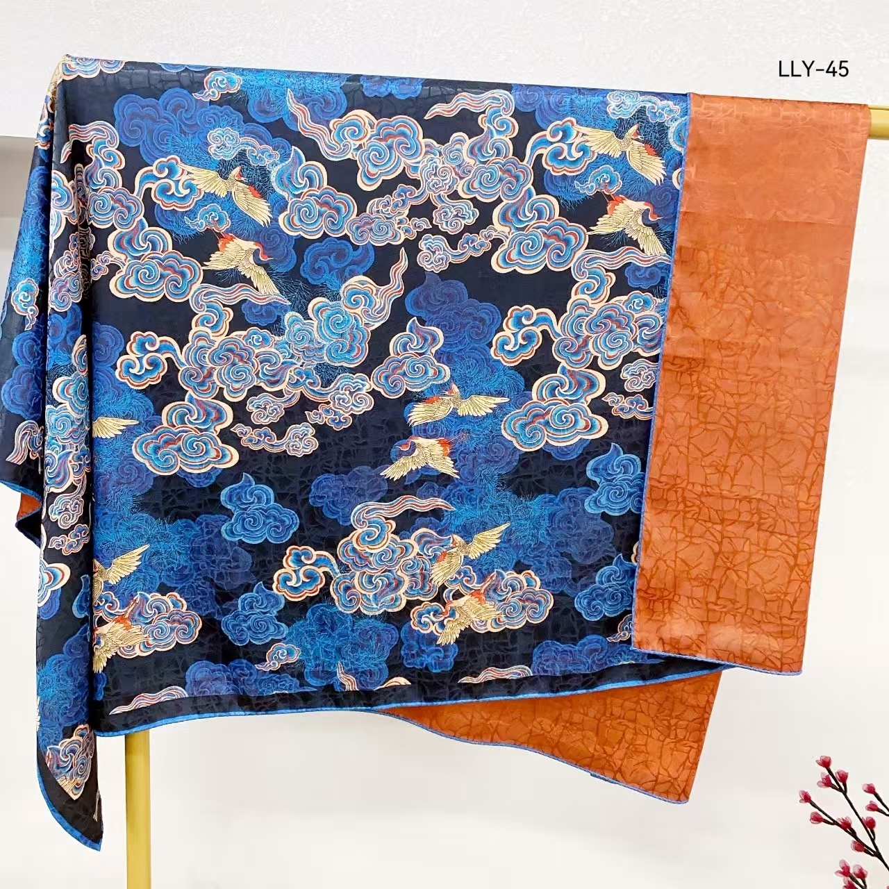 瑞鹤祥云龟裂纹花140*140方巾丝巾