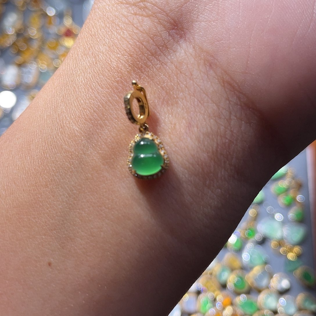 吊坠(不含链)18K金镶嵌翡翠奥****飞