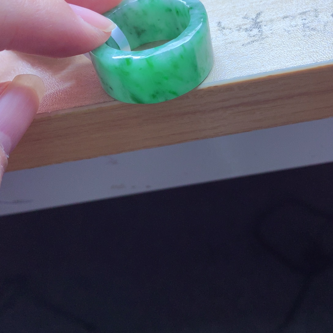 翡翠颈饰未镶嵌吊坠