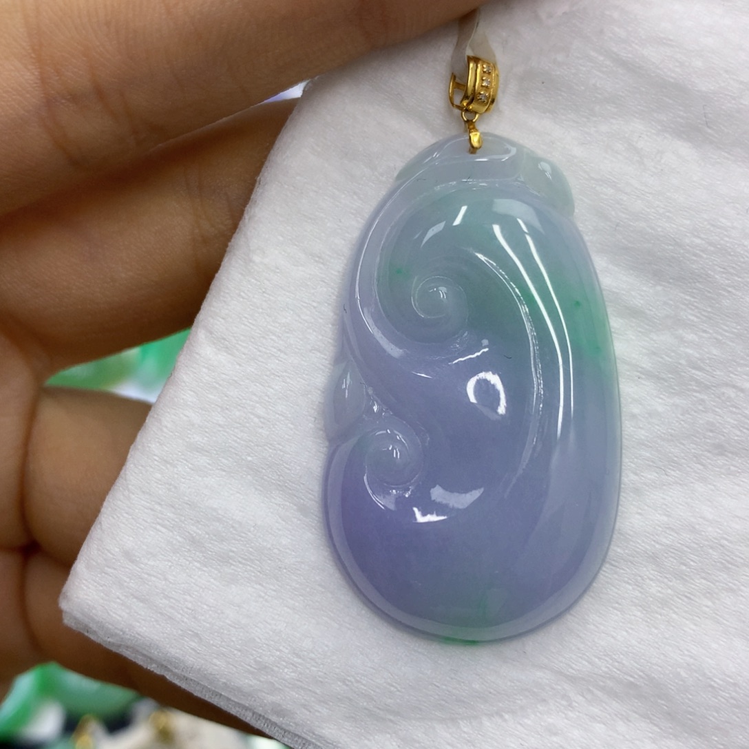 翡翠18K金镶嵌颈饰