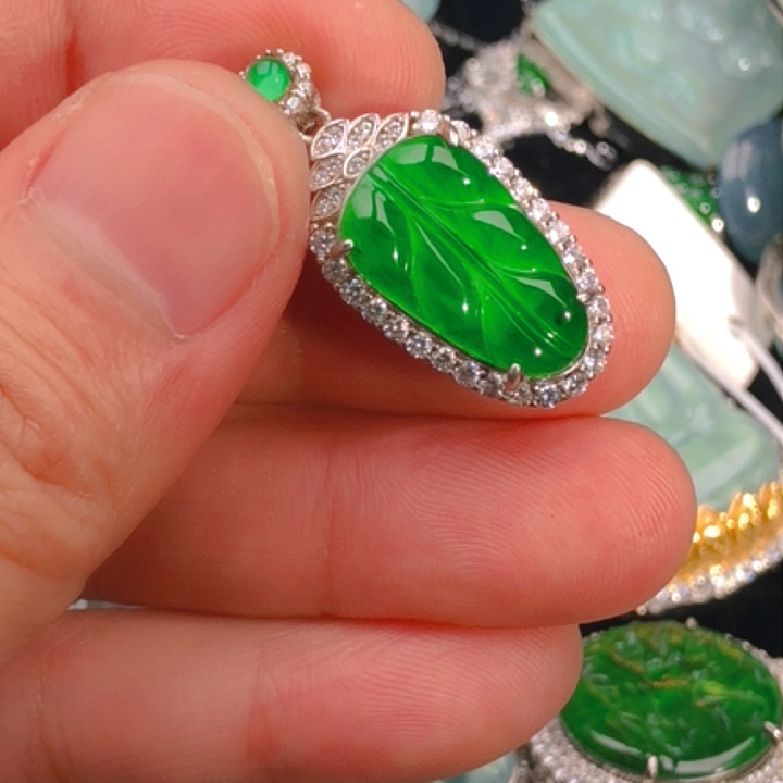 翡翠颈饰未镶嵌5，