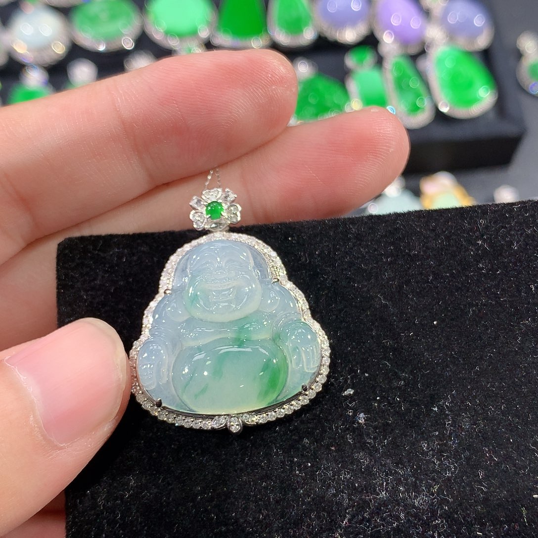 翡翠18K金镶嵌颈饰