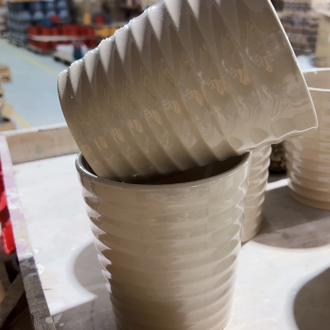 有孔外贸尾单陶瓷花盆10米包邮