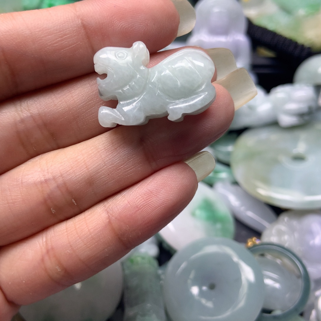 翡翠颈饰未镶嵌天然翡翠