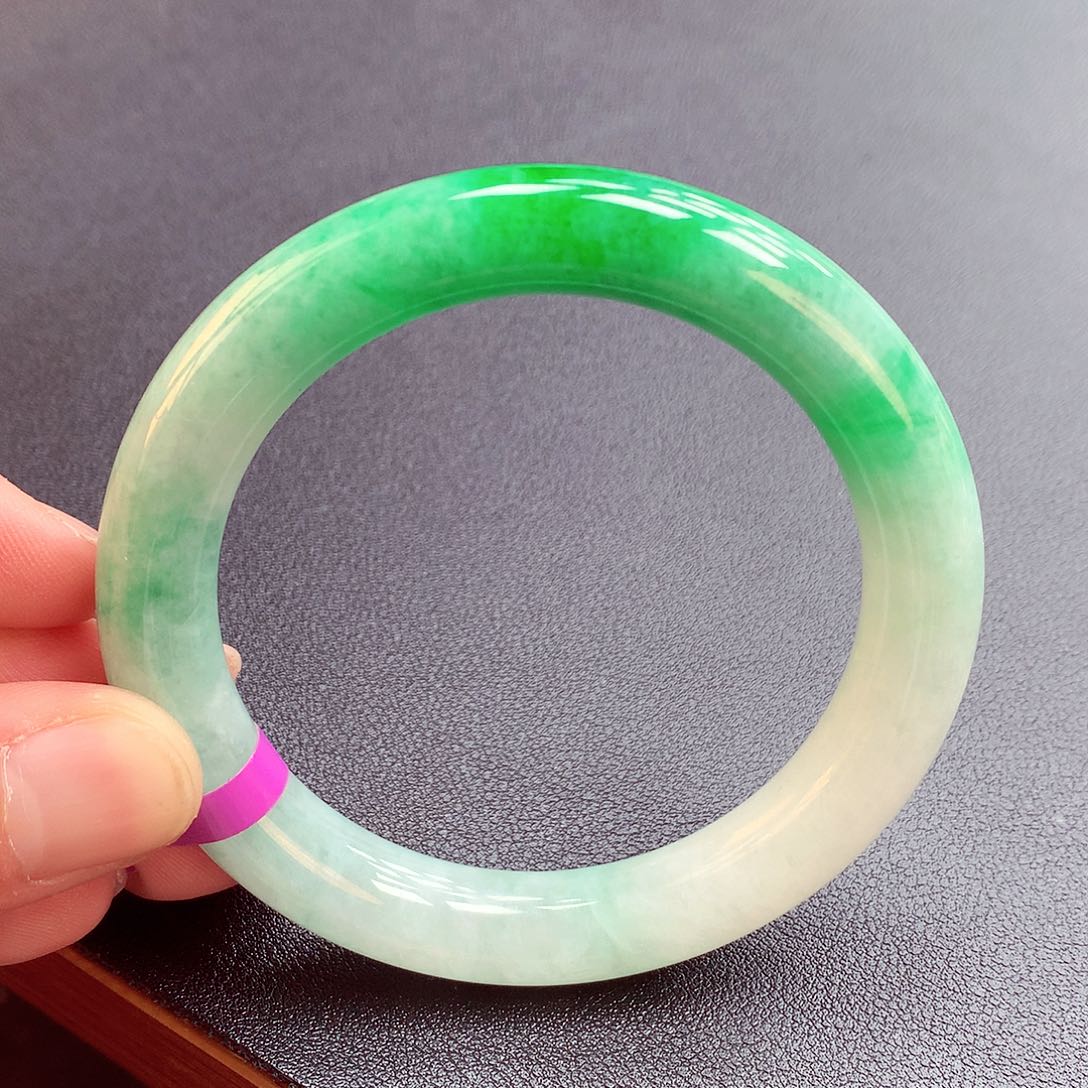 翡翠手镯未镶嵌缅甸翡翠