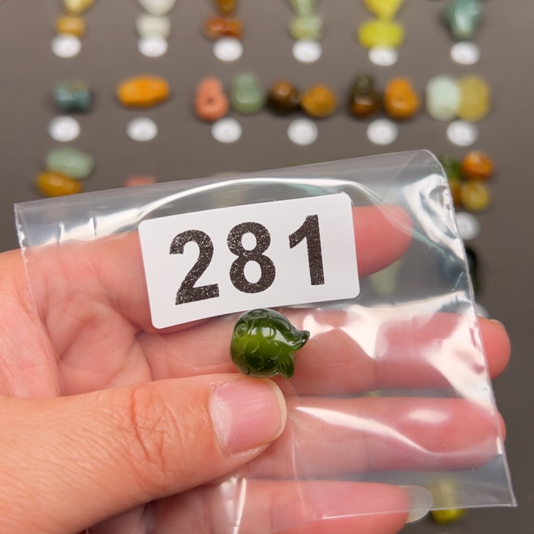 未镶嵌蛇纹石玉颈饰冷*?