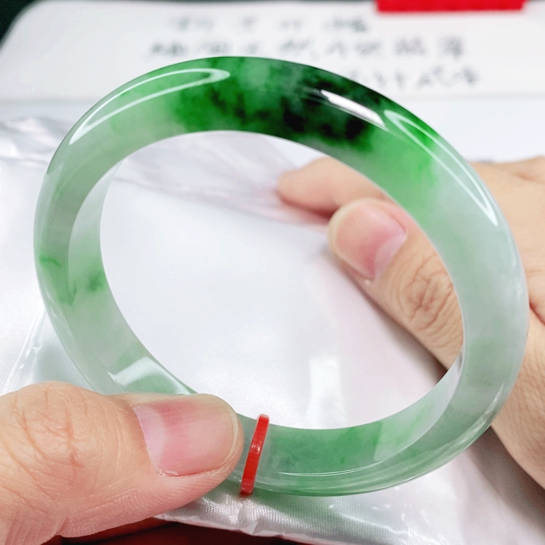 未镶嵌手镯翡翠55圈口特色