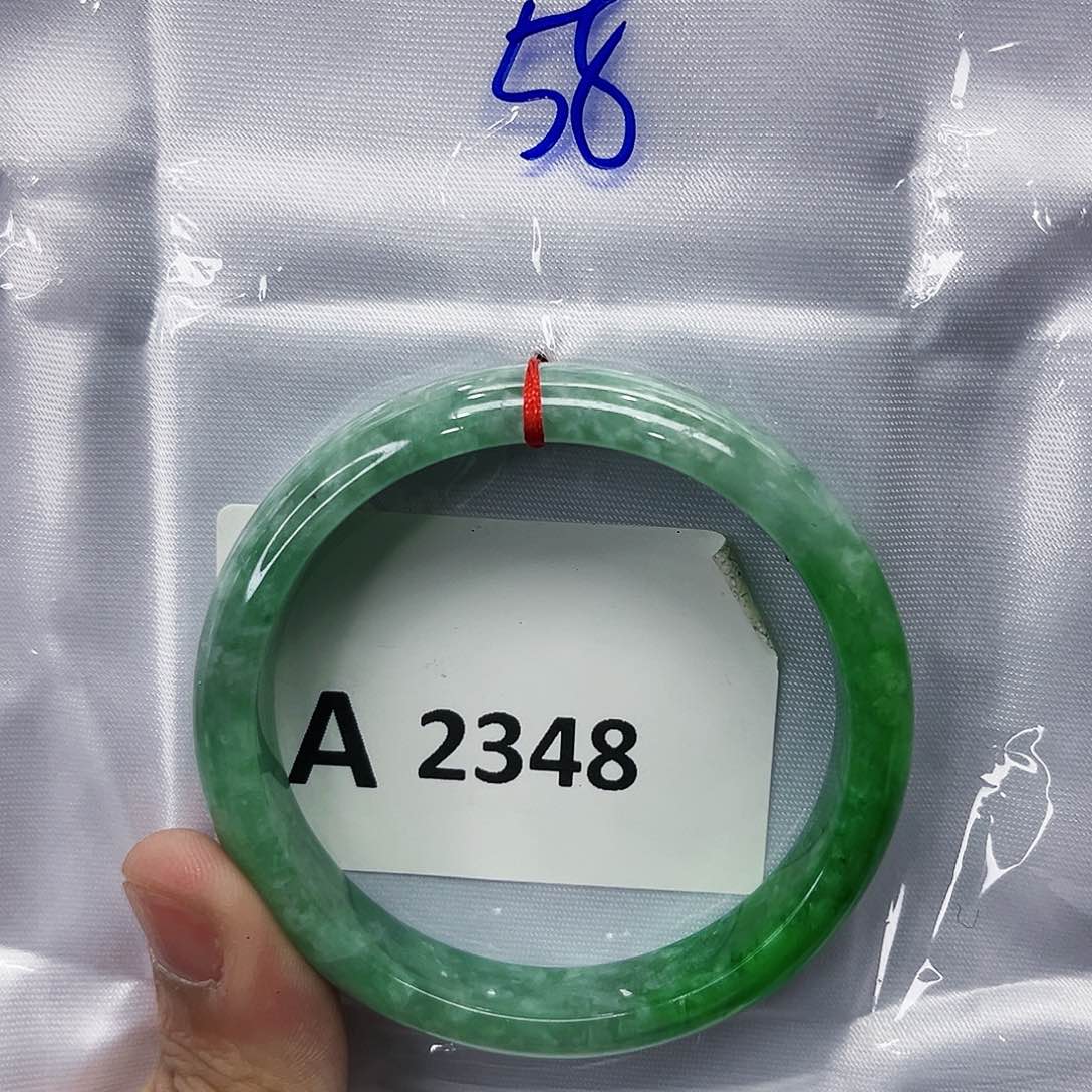 翡翠手镯未镶嵌多样性