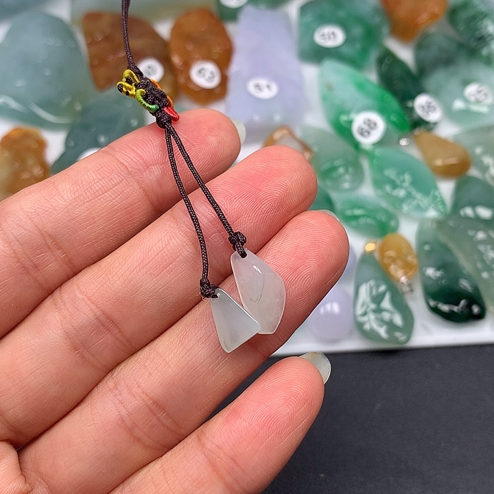 翡翠未镶嵌颈饰随型