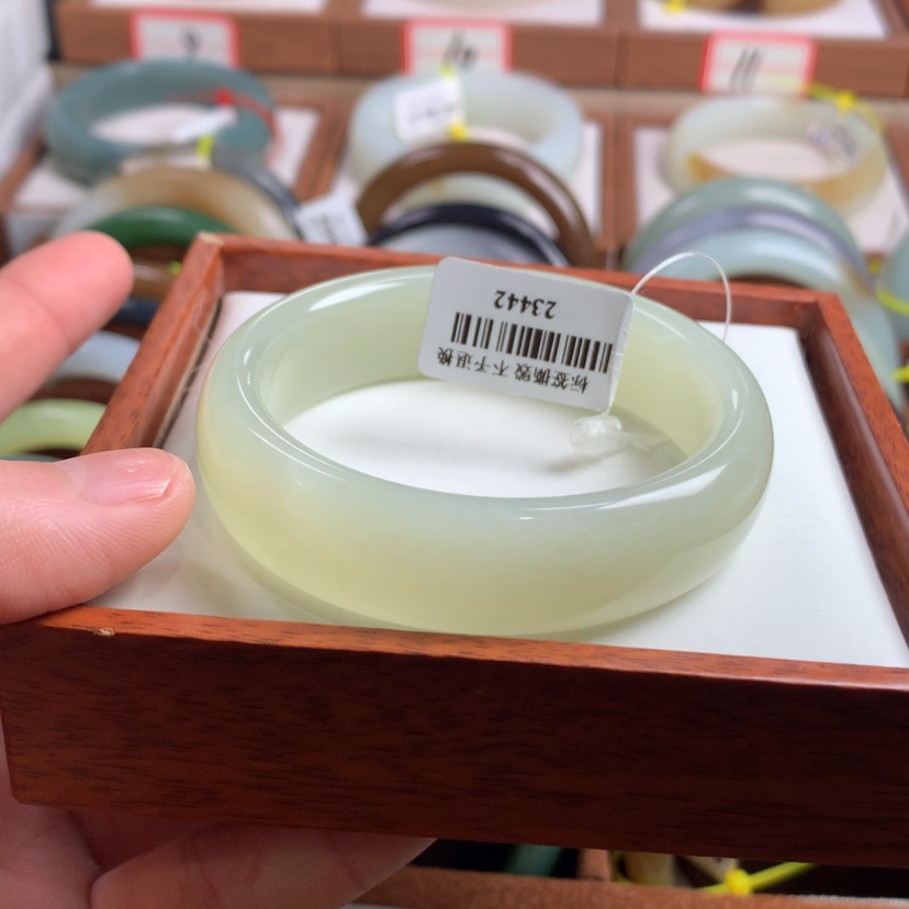 【闪购商品】和田玉手镯未镶嵌53