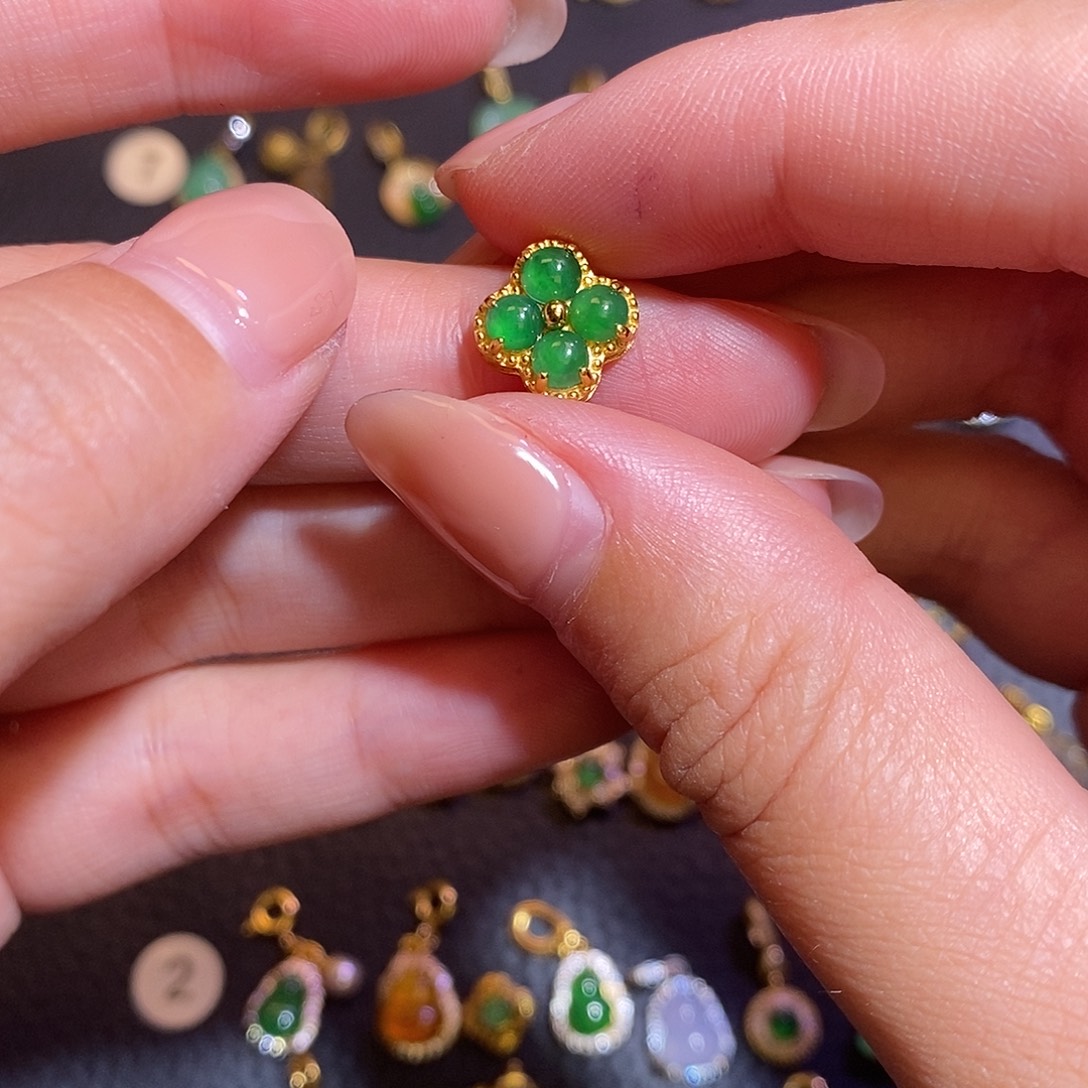 翡翠银S925镶嵌颈饰翡翠